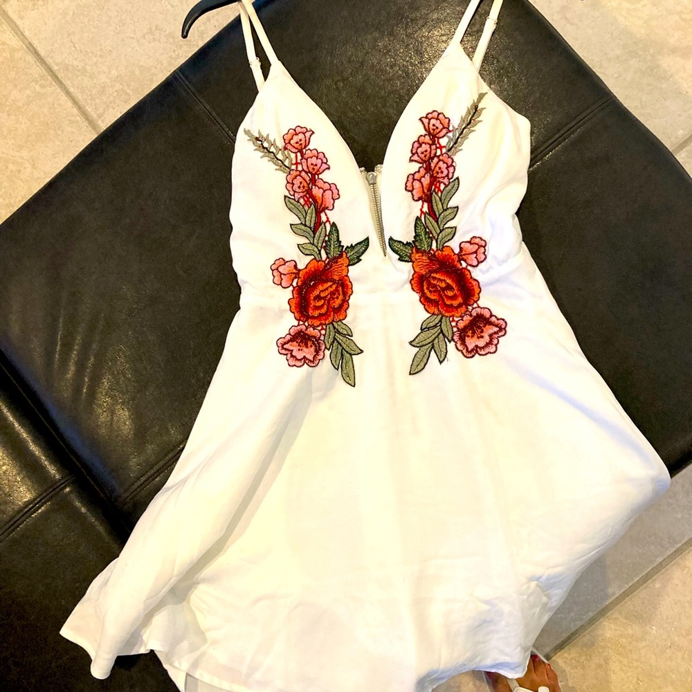 Luxxel Size Small Embroidered Skater Dress